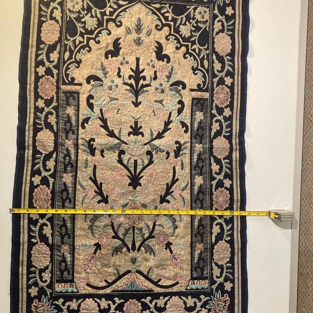 Vintage Prayer Rug - Picture 2 of 11